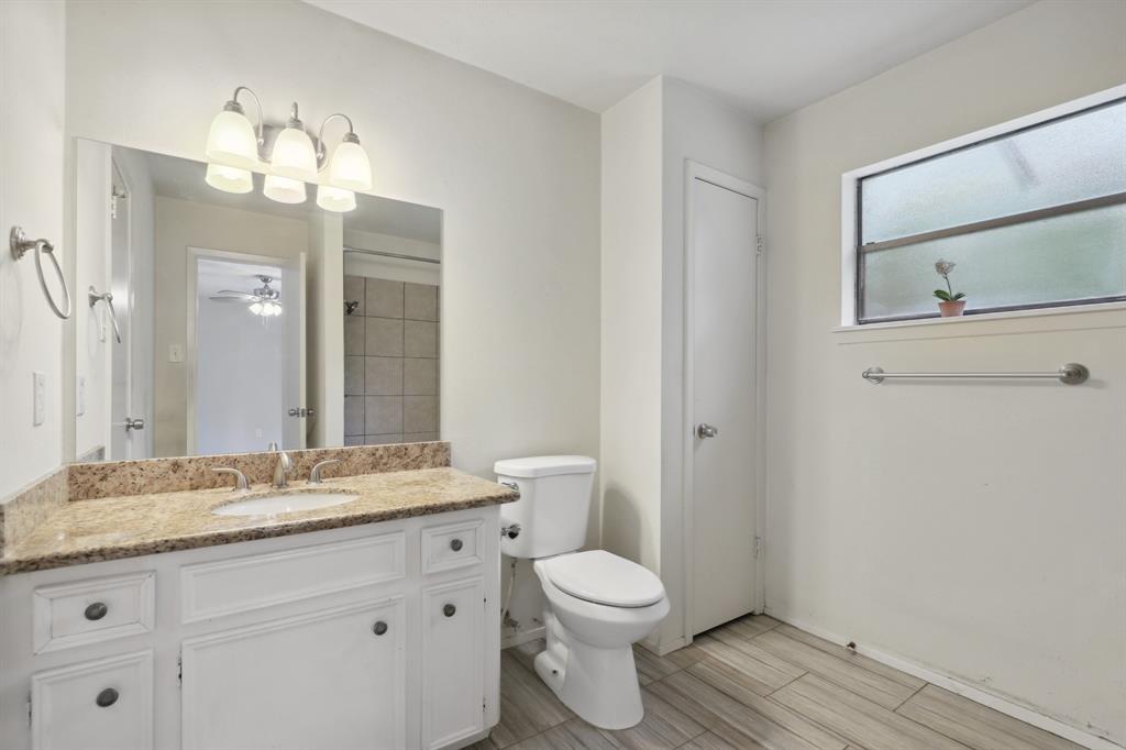 24 E Bigelow Oak Court, Spring, Texas image 9