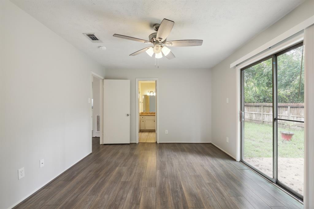 24 E Bigelow Oak Court, Spring, Texas image 8