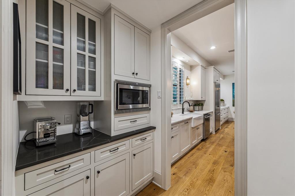 Bellaire, Texas 77401, United States, 4 Bedrooms Bedrooms, ,3 BathroomsBathrooms,Residential,Active,155247