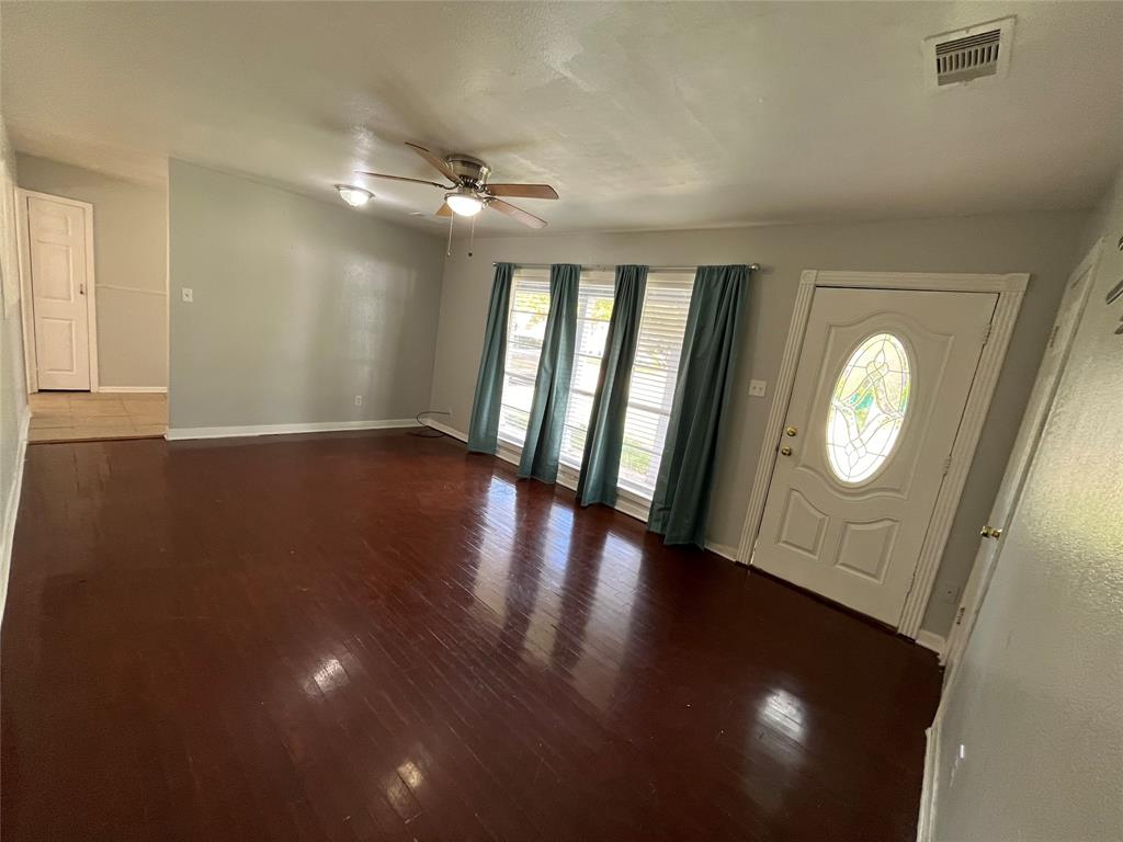 605 Holly Street, Angleton, Texas image 3
