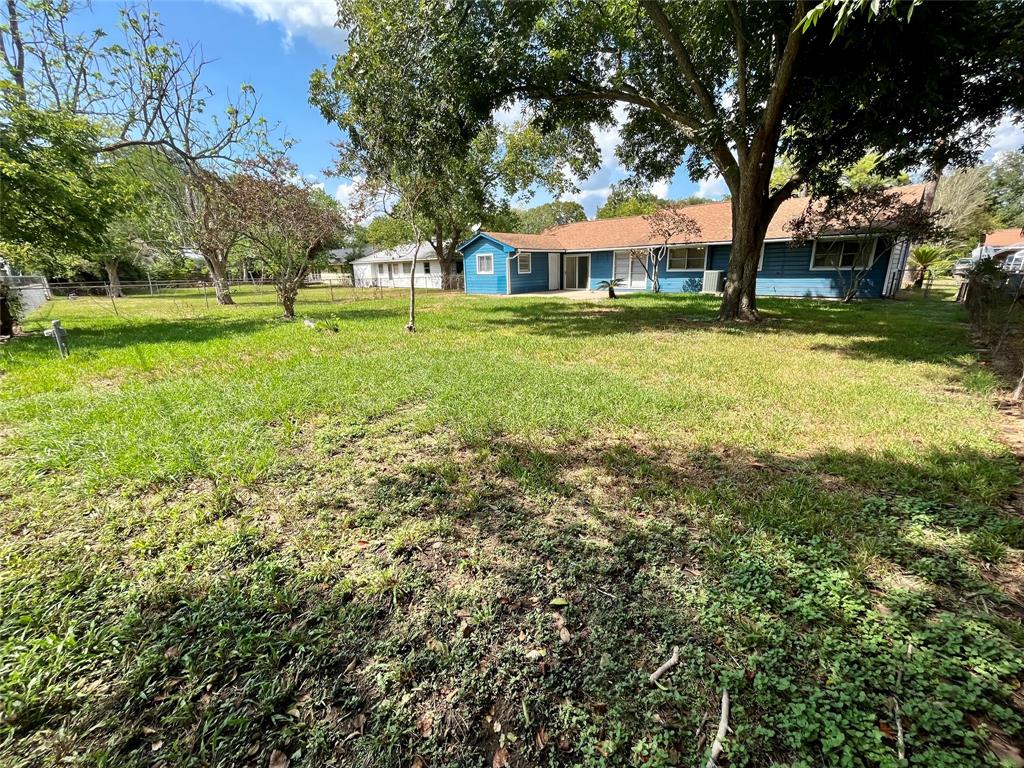 605 Holly Street, Angleton, Texas image 17