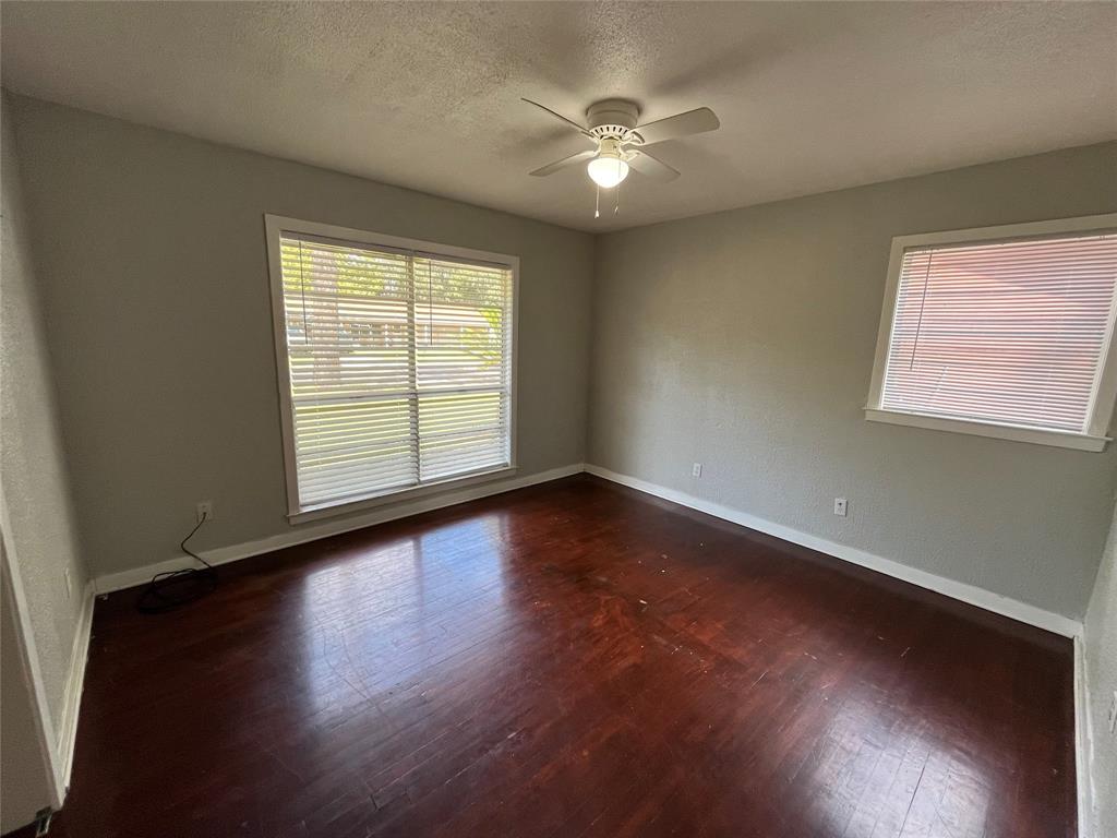 605 Holly Street, Angleton, Texas image 11