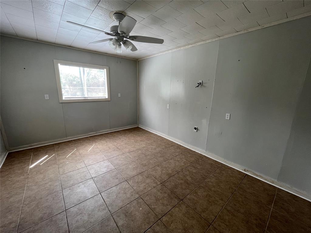605 Holly Street, Angleton, Texas image 15