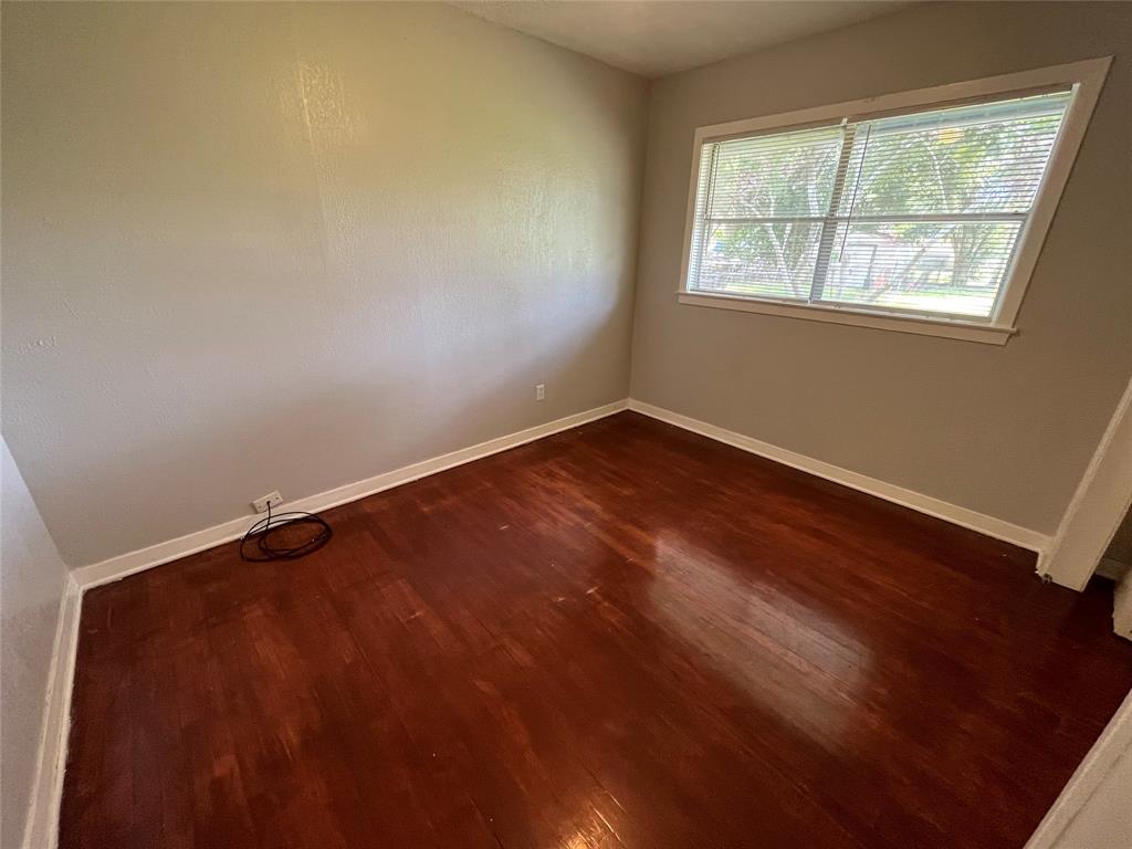 605 Holly Street, Angleton, Texas image 13