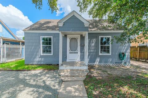 Photo of 7815 Harding Street #A, Houston, TX 77012 (MLS # 70127014)