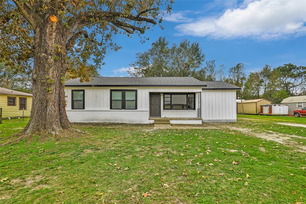 193 County Road 2359, Hardin, Texas image 1