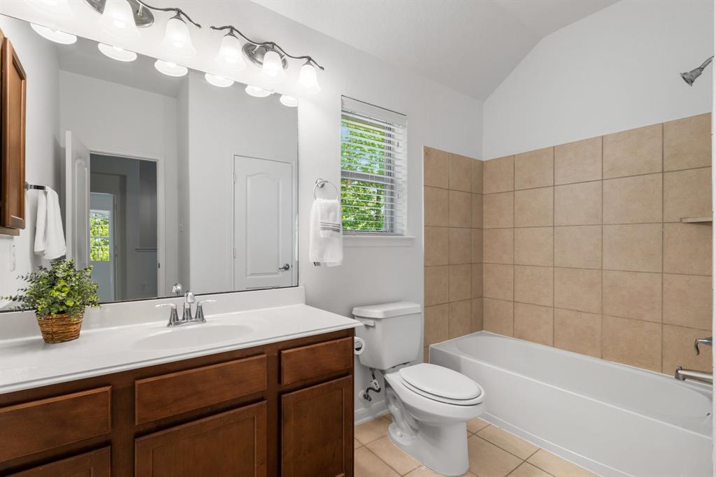 58 E Heritage Mill Circle, Tomball, Texas image 23