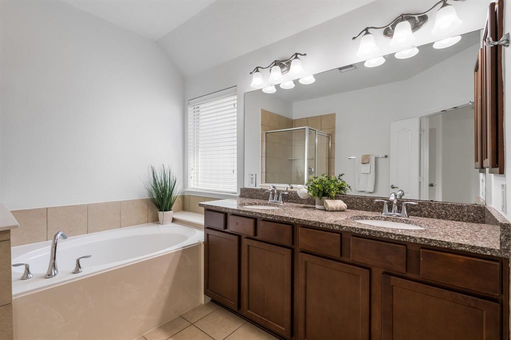 58 E Heritage Mill Circle, Tomball, Texas image 20