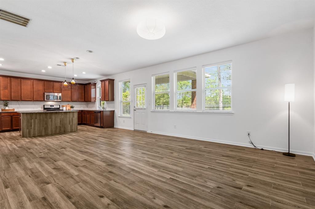 58 E Heritage Mill Circle, Tomball, Texas image 12