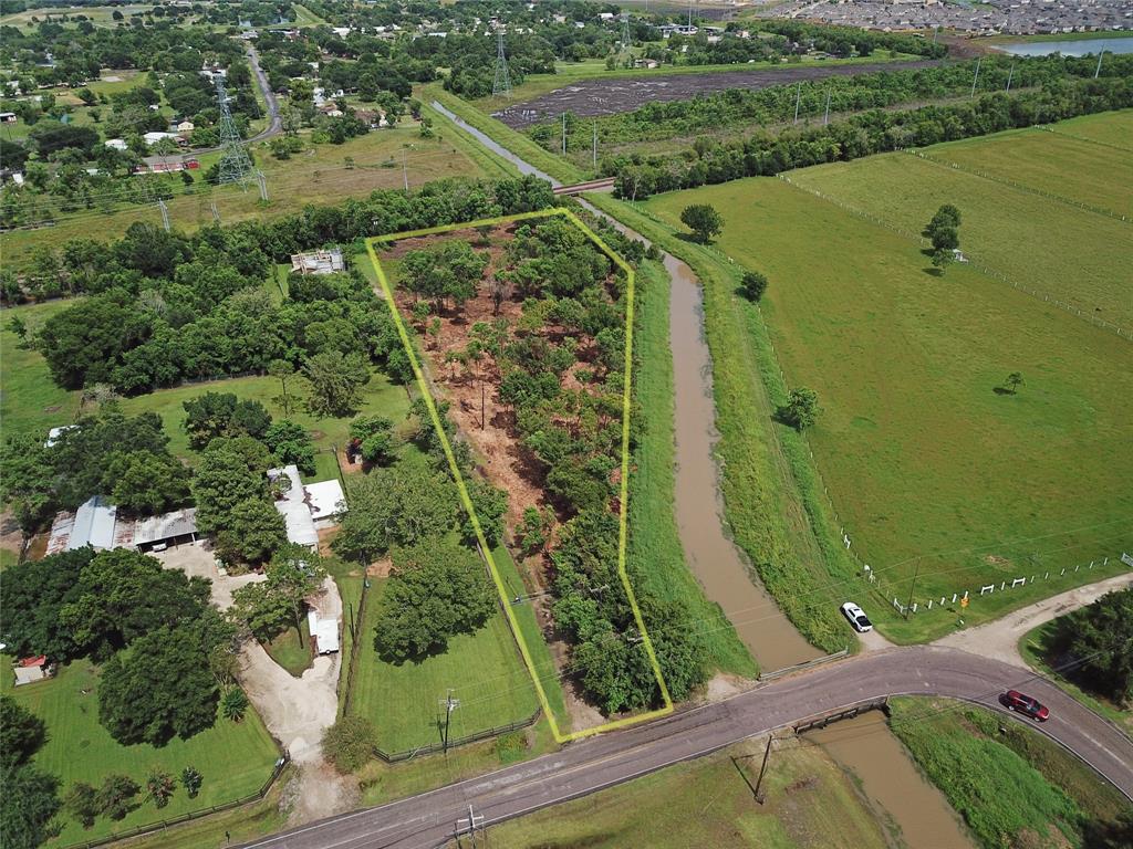 3720 County Road 144, Alvin, Texas image 1
