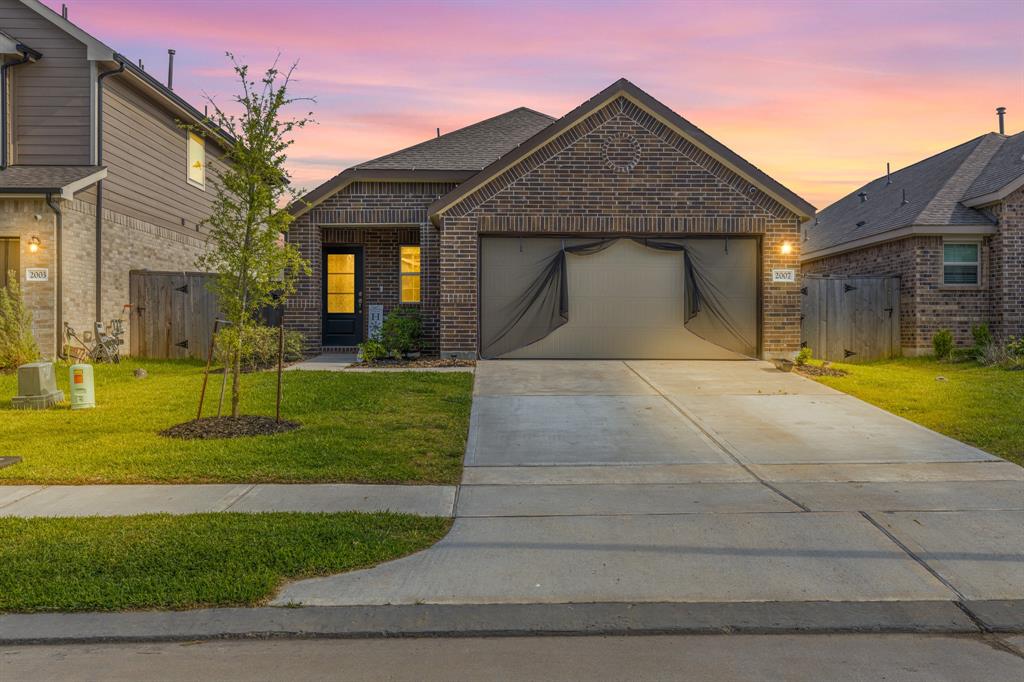 2007 Ballesteros Street, Crosby, Texas image 1