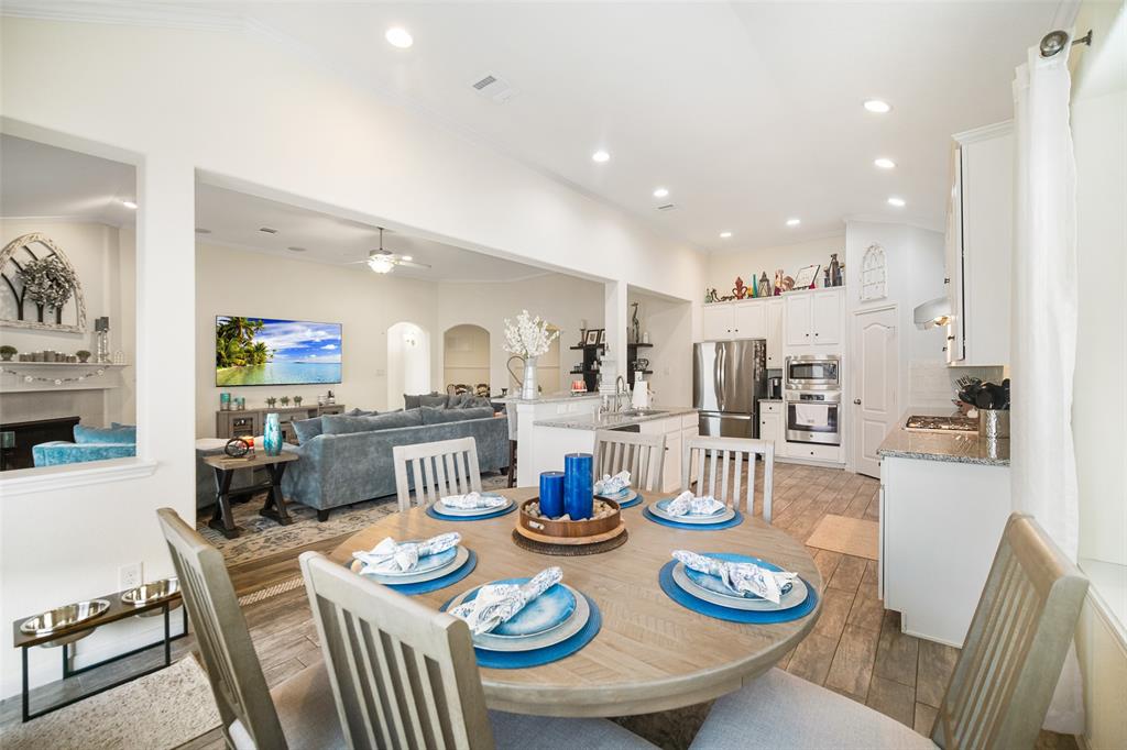 7402 Melody Mist Drive, Spring, Texas image 18