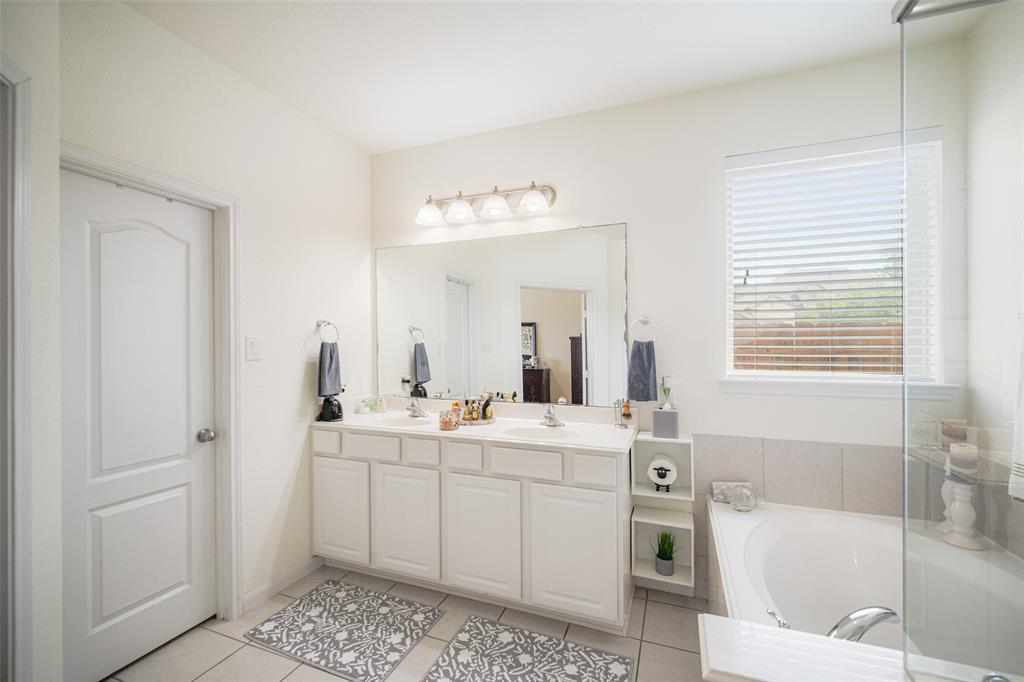 7402 Melody Mist Drive, Spring, Texas image 23