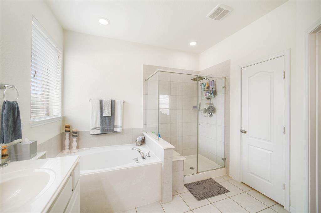 7402 Melody Mist Drive, Spring, Texas image 24