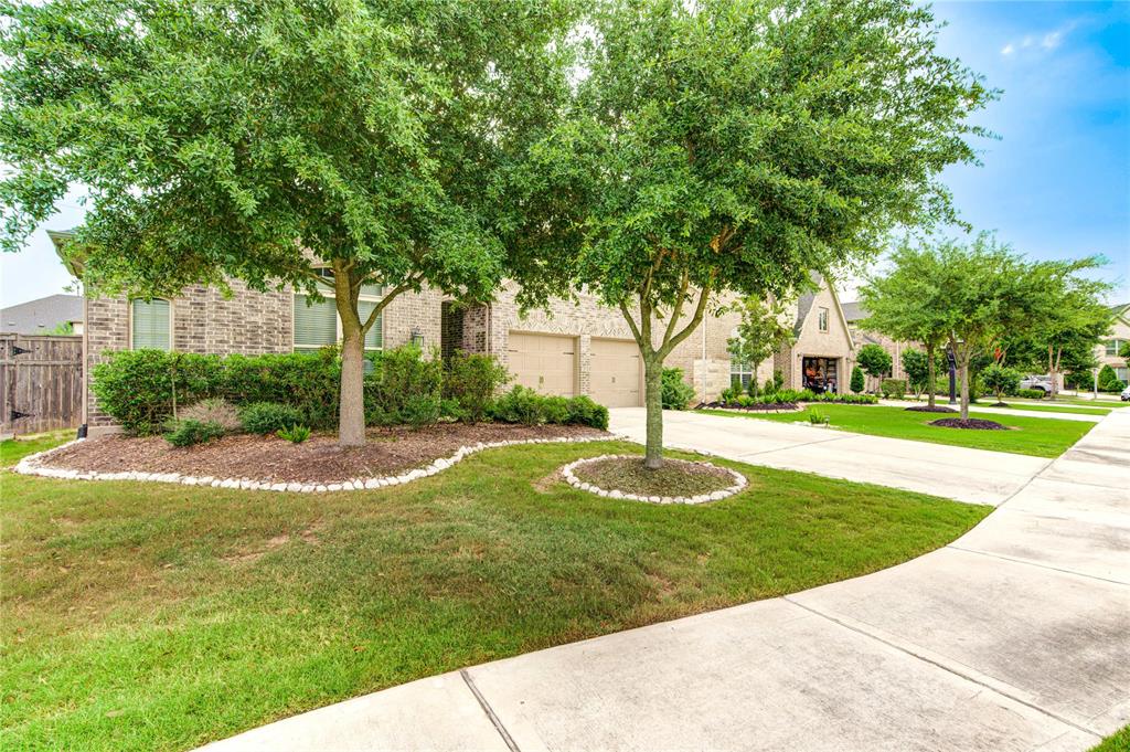 28418 Asher Falls Lane, Fulshear, Texas image 3