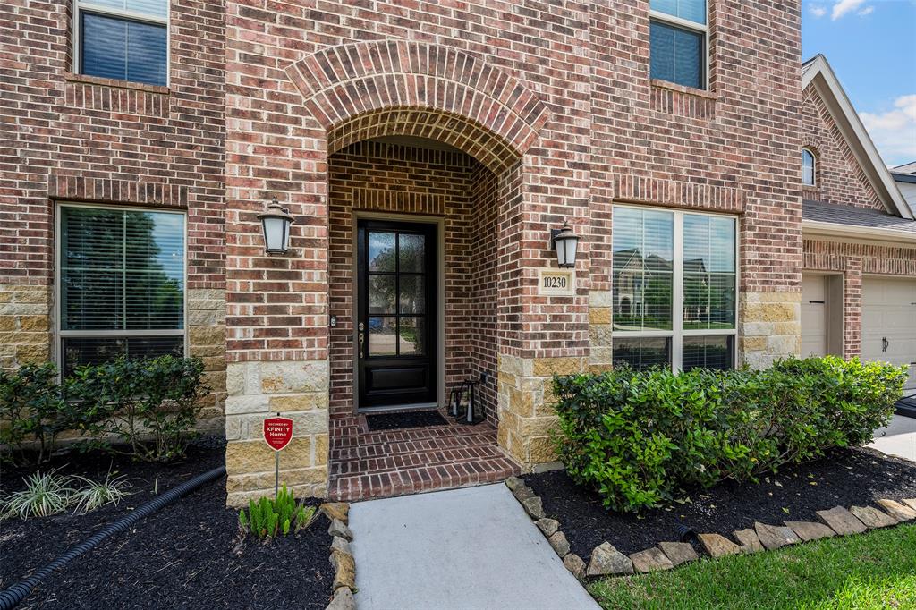 10230 Peytons Grace Lane, Cypress, Texas image 2