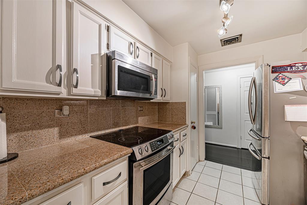 661 Bering Drive 404