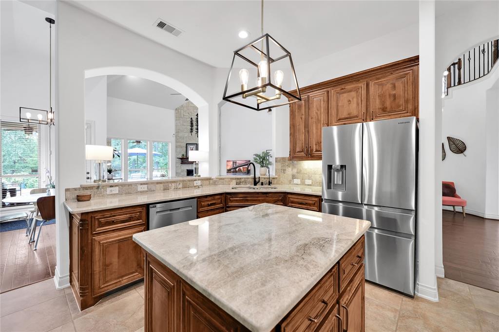5451 Harvest Oak Landing Drive, Spring, Texas image 13