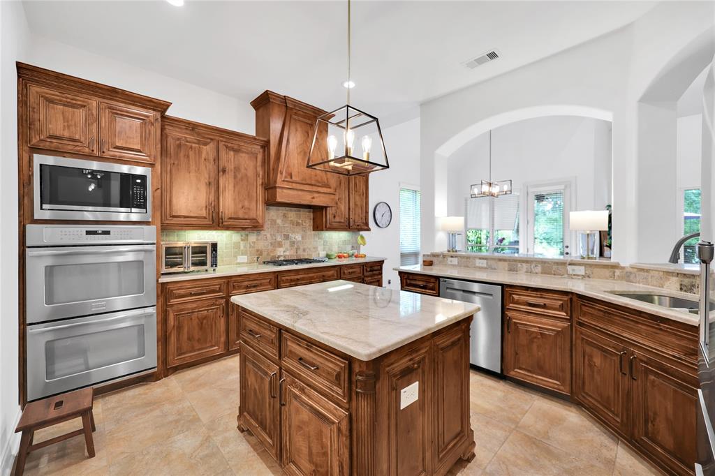 5451 Harvest Oak Landing Drive, Spring, Texas image 12