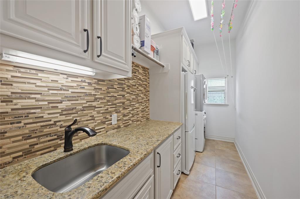 5451 Harvest Oak Landing Drive, Spring, Texas image 18