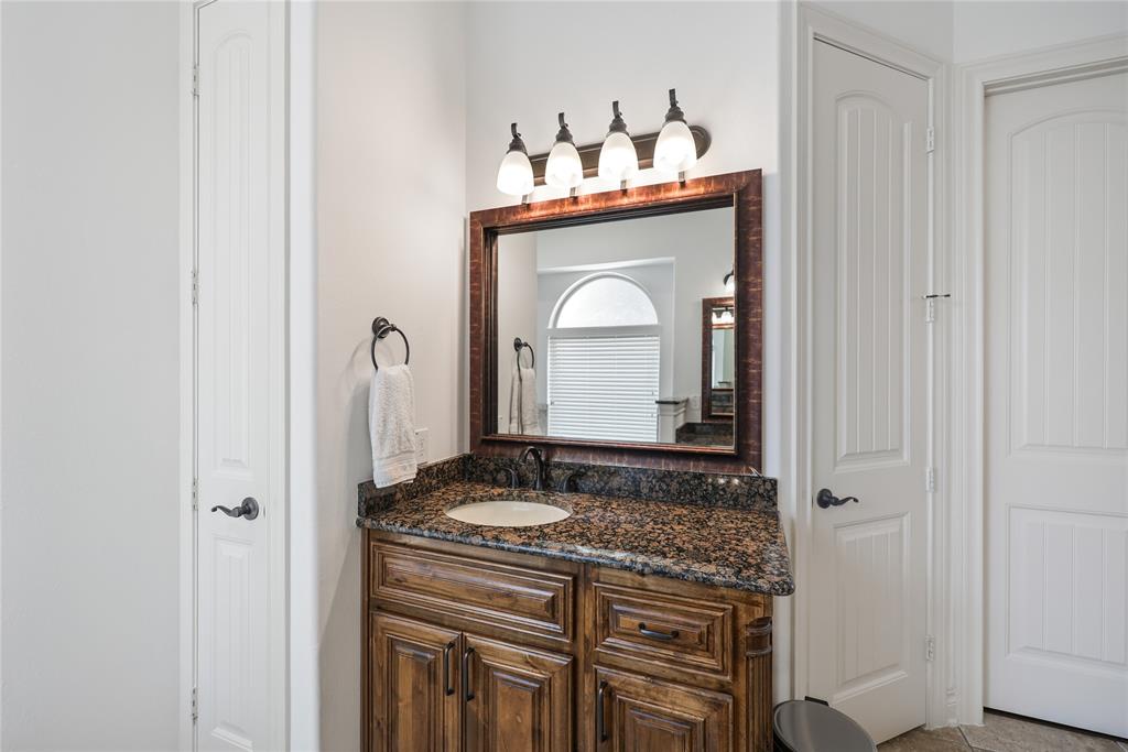 5451 Harvest Oak Landing Drive, Spring, Texas image 32