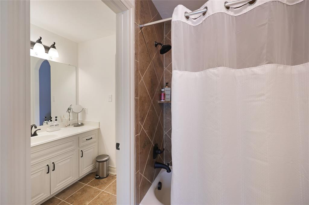 5451 Harvest Oak Landing Drive, Spring, Texas image 36