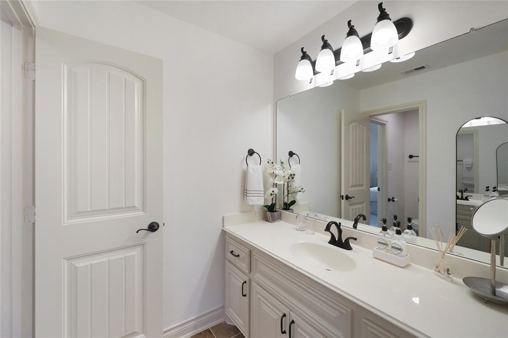 5451 Harvest Oak Landing Drive, Spring, Texas image 35