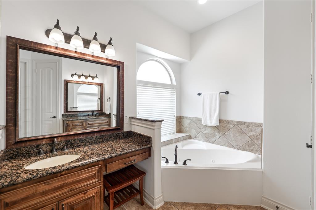 5451 Harvest Oak Landing Drive, Spring, Texas image 31