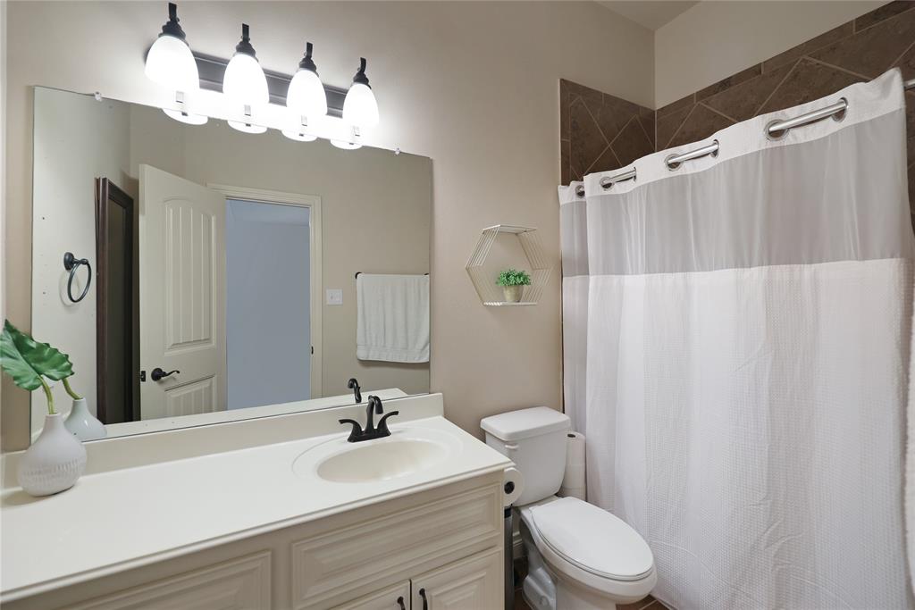5451 Harvest Oak Landing Drive, Spring, Texas image 38