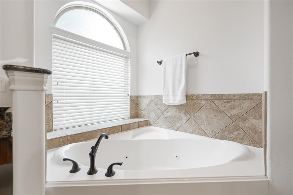 5451 Harvest Oak Landing Drive, Spring, Texas image 33