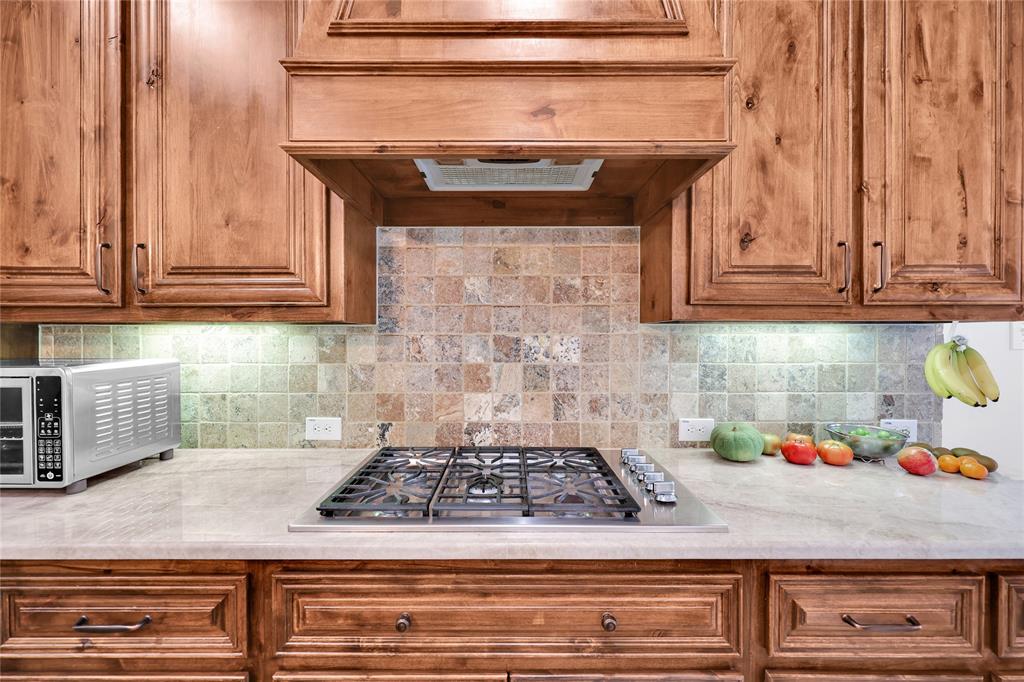 5451 Harvest Oak Landing Drive, Spring, Texas image 14