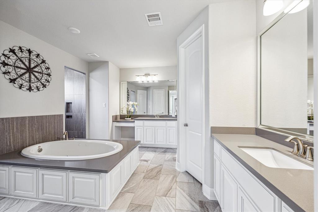 90 Birch Canoe Drive, Tomball, Texas image 16