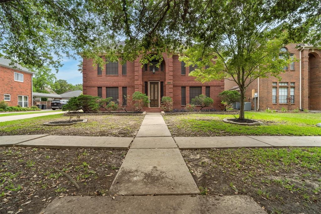 124 Lake Point Drive

                                                                             League City                                

                                    , TX - $425,000