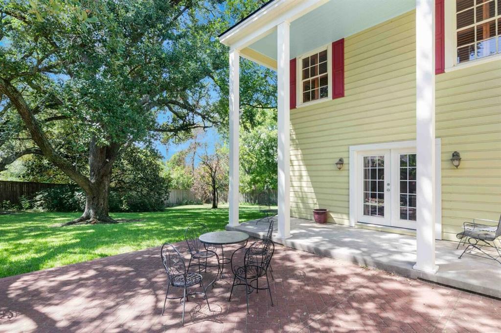 1106 Avenue O, Huntsville, Texas image 1