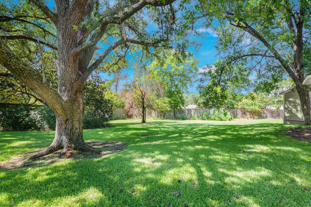1106 Avenue O, Huntsville, Texas image 7