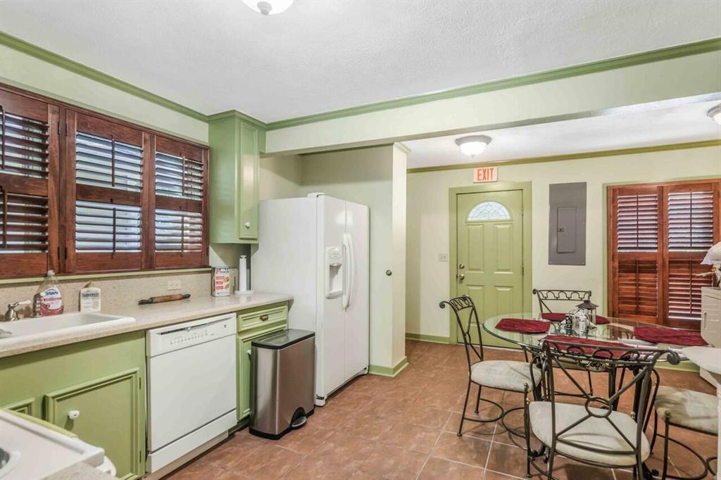1106 Avenue O, Huntsville, Texas image 17