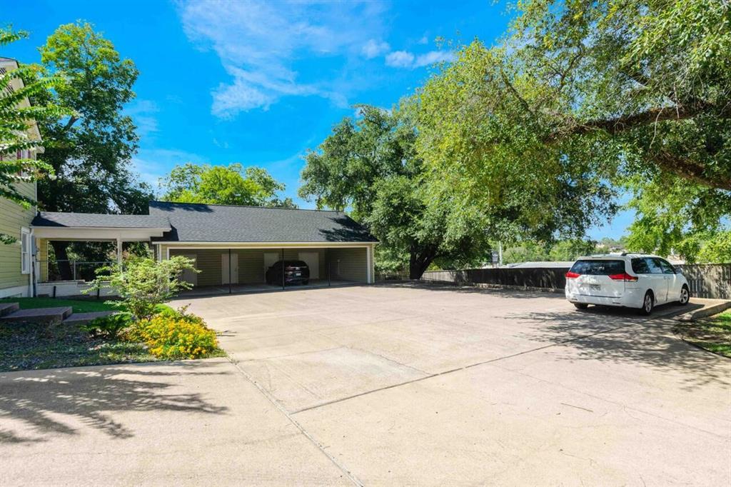 1106 Avenue O, Huntsville, Texas image 3