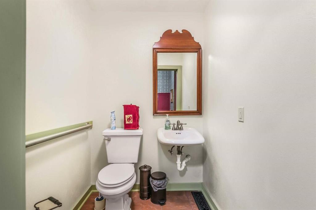 1106 Avenue O, Huntsville, Texas image 19