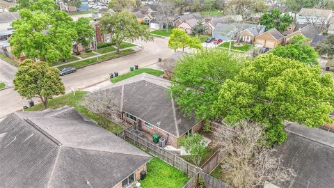 Townhouse in Houston TX 1411 Silverpines Road 35.jpg