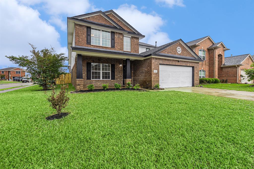 5402 Fairtide Drive, Baytown, Texas image 2