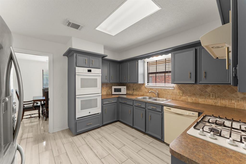 2811 Blue Glen Lane