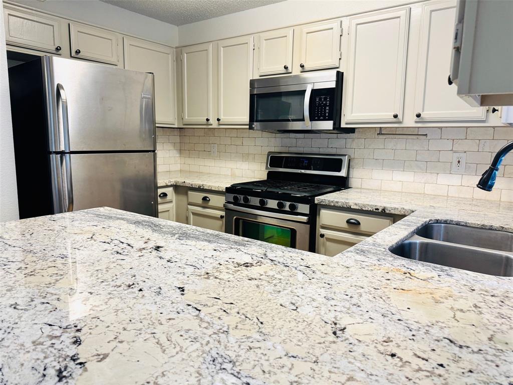 4007 Issacks Way, Sugar Land, Texas image 5