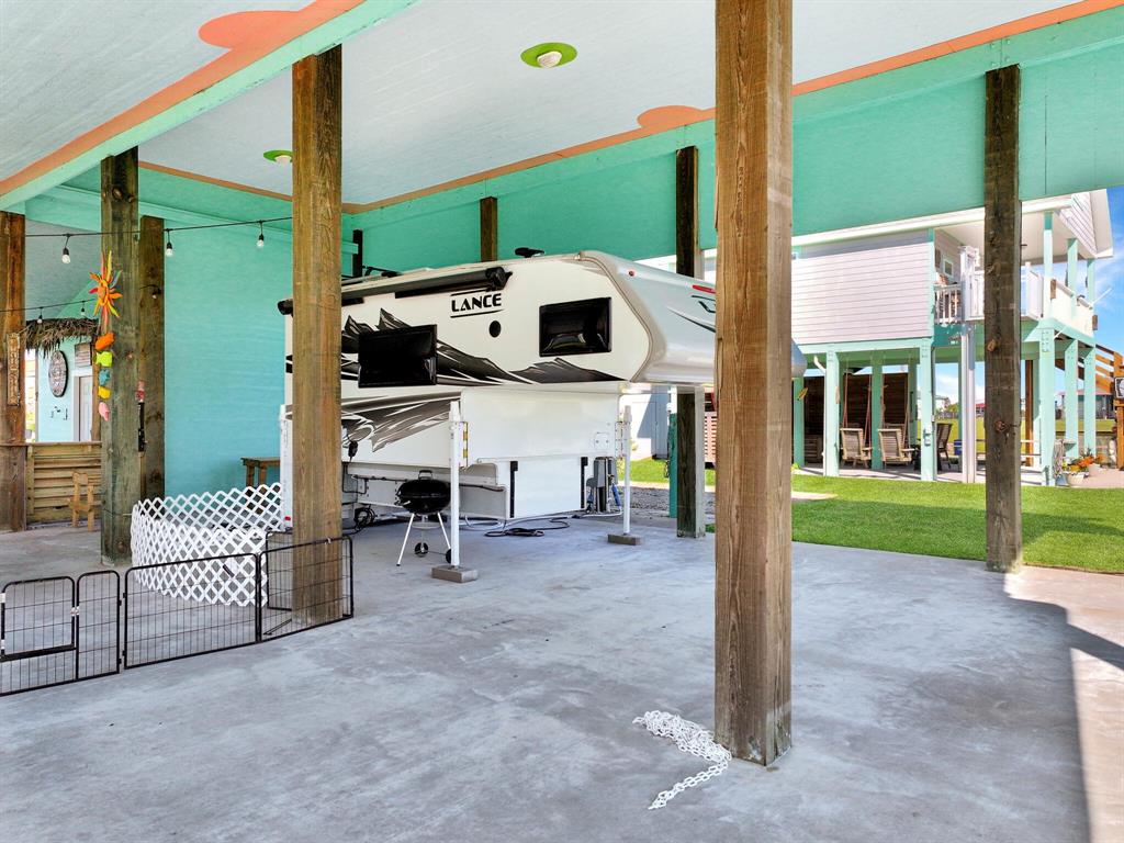 939 S Selwyn Road, Crystal Beach, Texas image 7