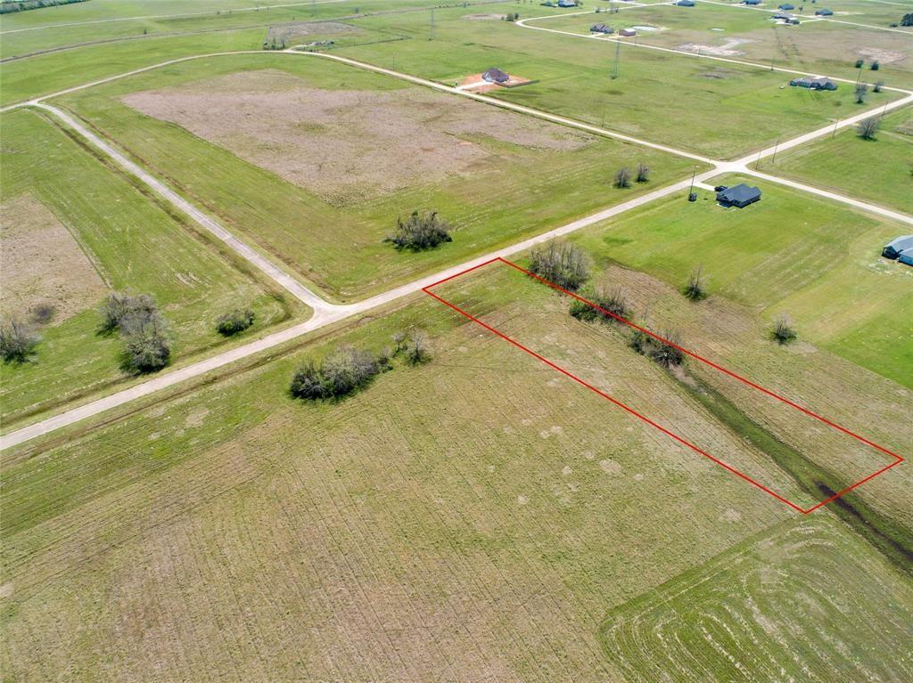350 Colt Trail, Angleton, Texas image 3