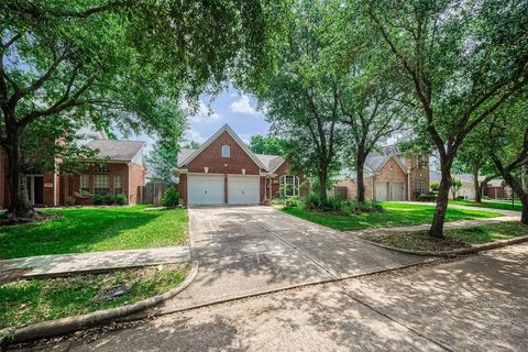 Single Family Residence in Houston TX 14119 Hazel Ridge Court 2.jpg