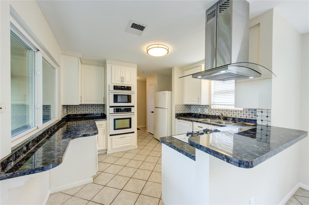 12202 Monticeto Lane, Meadows Place, Texas image 9