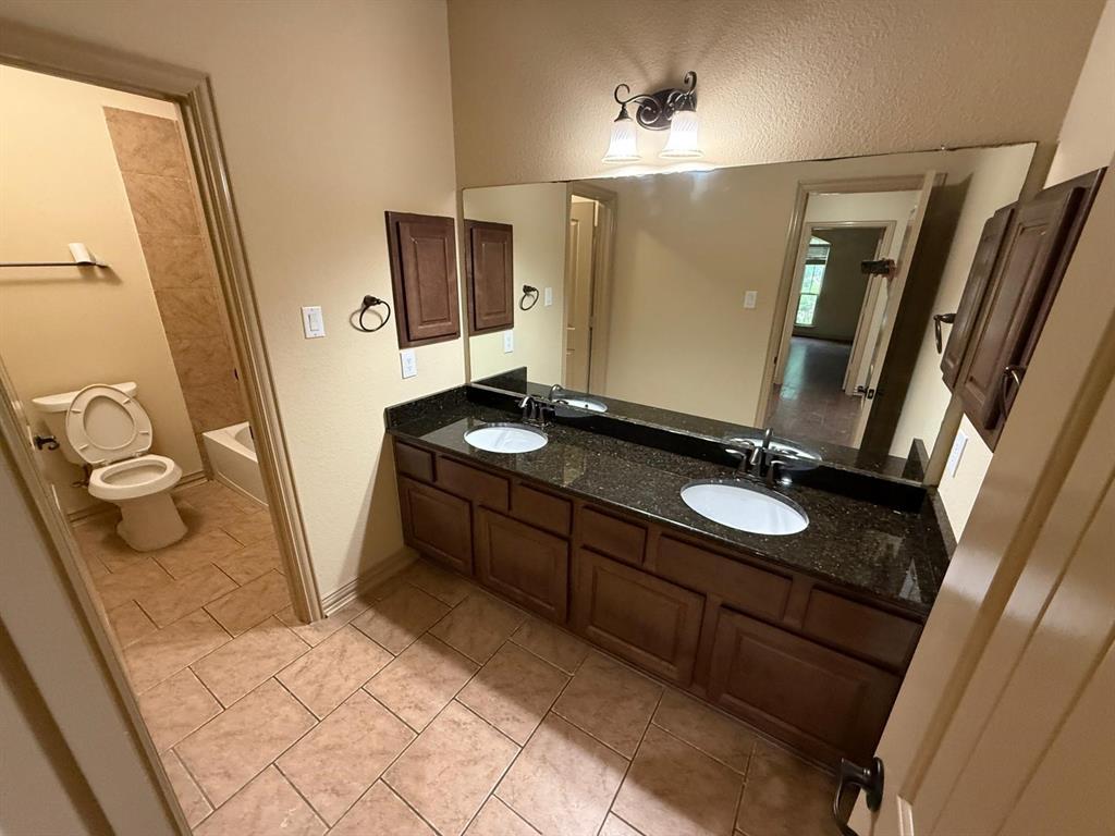 4315 Sanctuary Hills Court, Spring, Texas image 9