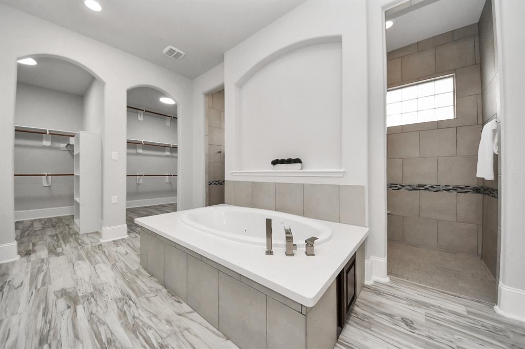 2948 S Cotswold Manor Drive, Kingwood, Texas image 19