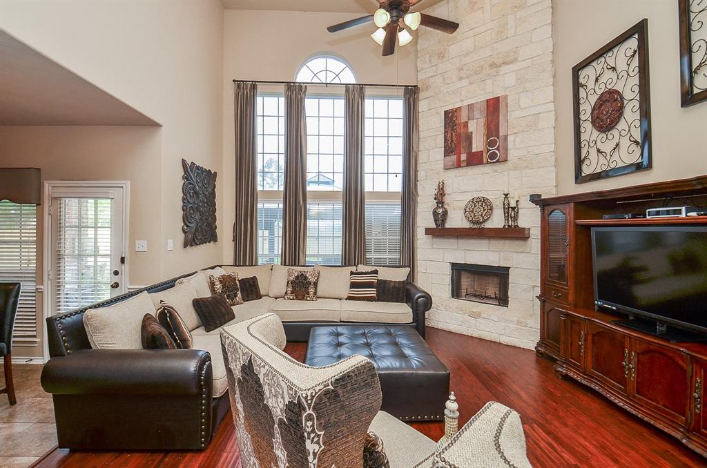 25419 Richton Falls Drive, Richmond, Texas image 8