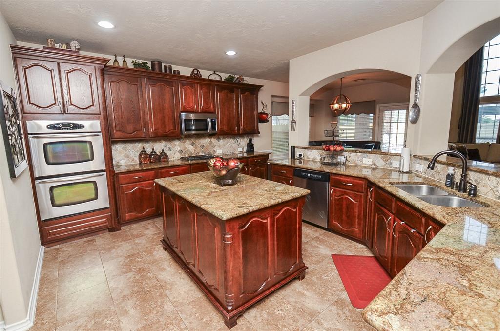 25419 Richton Falls Drive, Richmond, Texas image 11